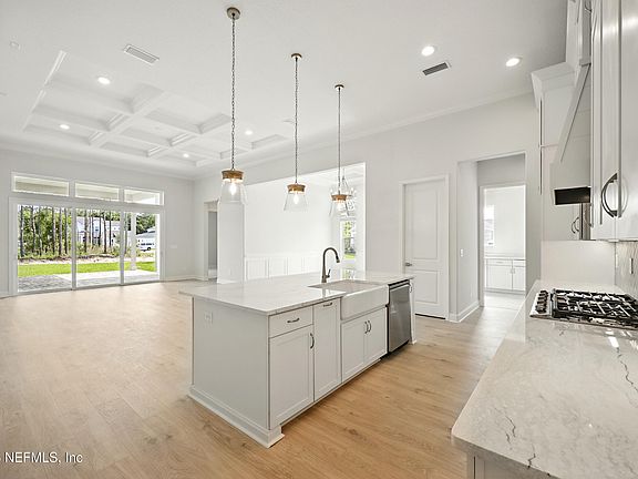 2nd image of 156 COURTNEY OAKS Drive