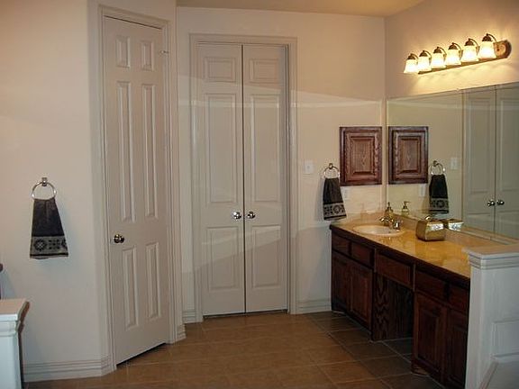 3rd image of 3200 Heatherbrook Ln