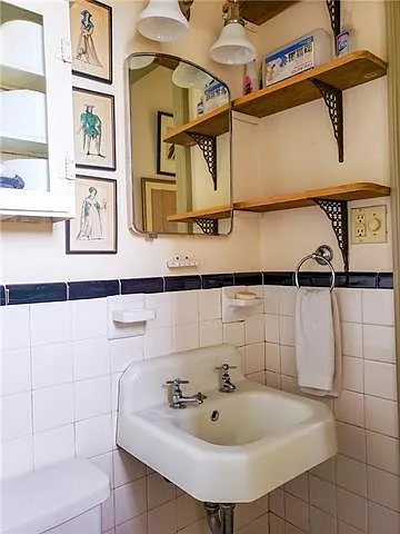 1111 Bourbon St #REAR — Photo 21