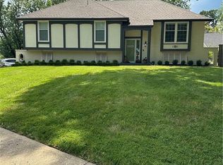7616 NE Easy St, Gladstone, MO 64118