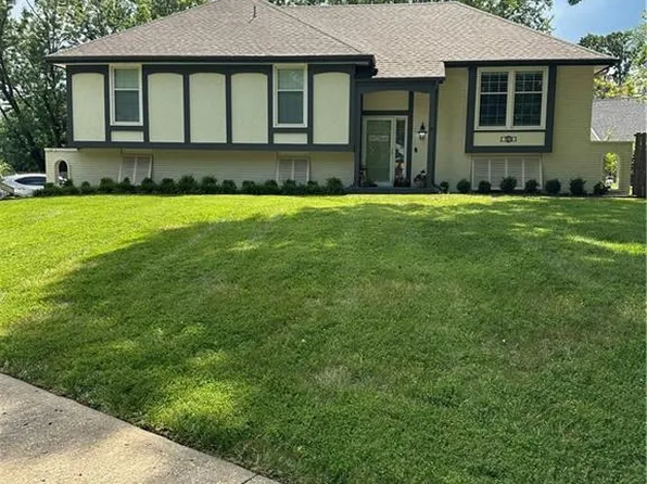 7616 NE Easy St, Gladstone, MO 64118