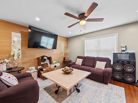 5th image of 202 Sweed St