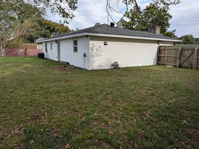 2105 Sun Cir — Photo 26