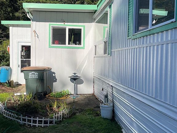 5th image of 923 SE Bay Blvd Unit 24