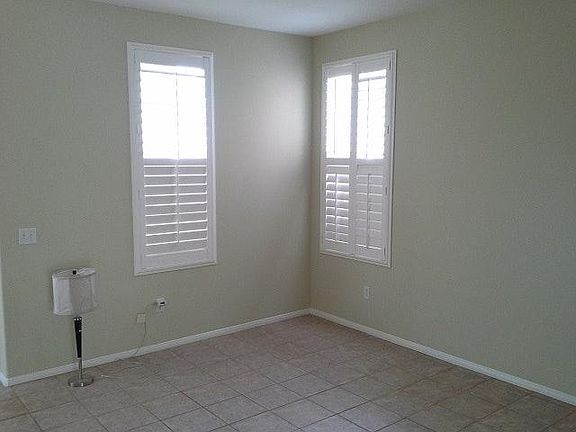 Living room w plantation shutters