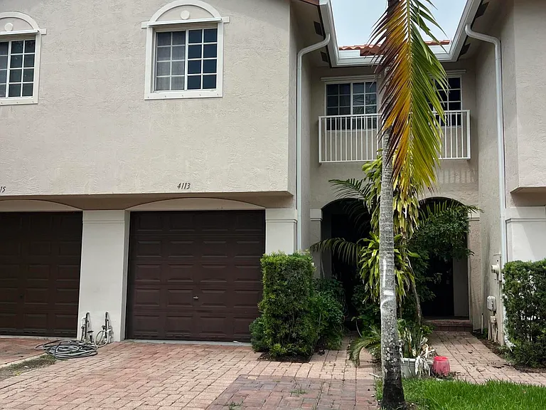 4113 Napoli Lake Dr — Photo 1