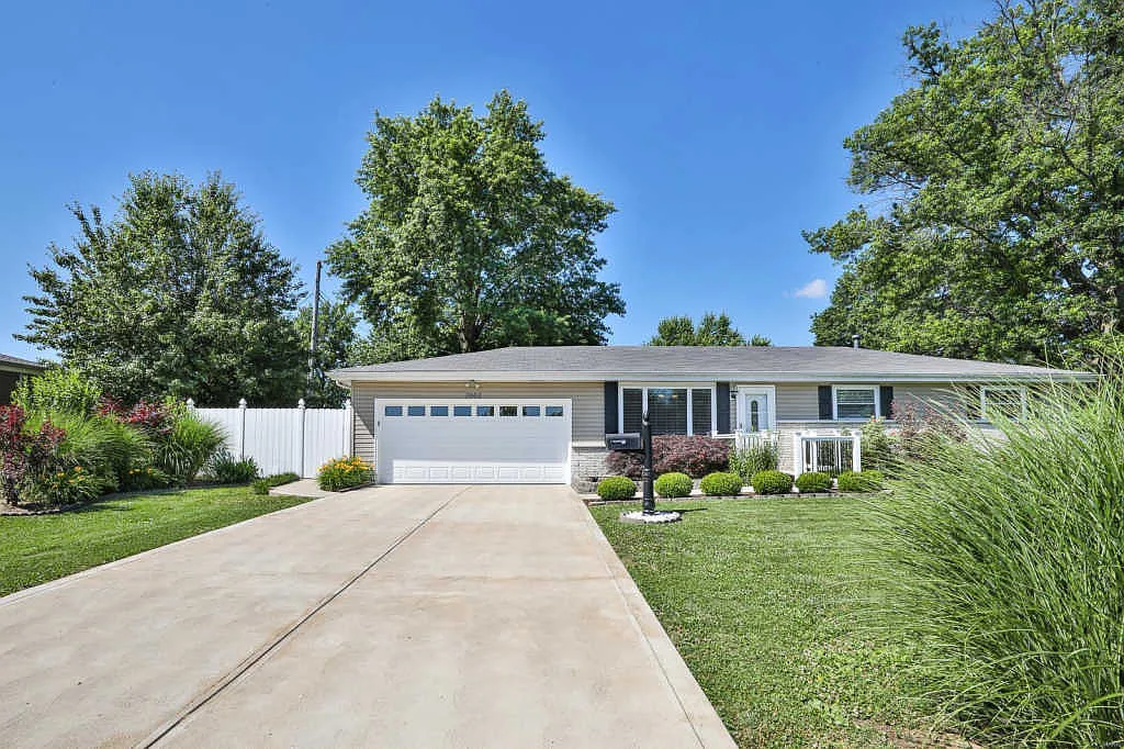 3960 Hoffmeister Ave photo 1