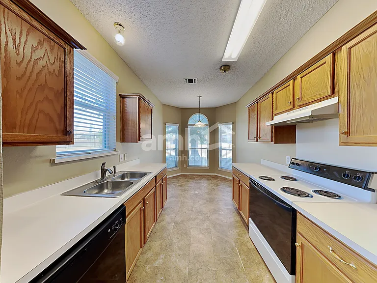 3904 Parkhaven Dr — Photo 4