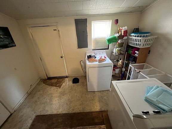 5th image of 213 S Jenkins St