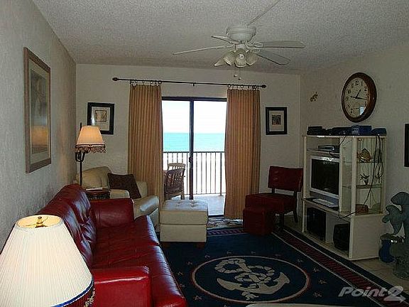 Living Area - view 2
