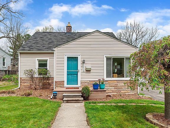 3rd image of 1936 Midvale Ave