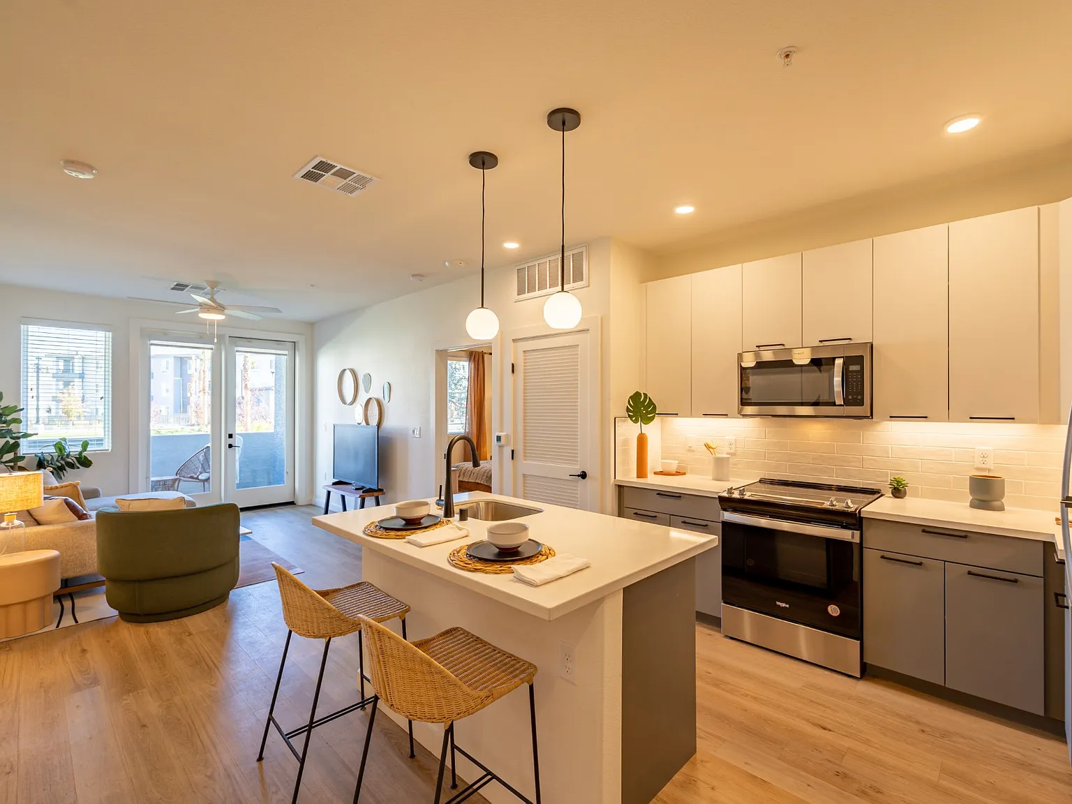 Alma Apartments — Photo 1