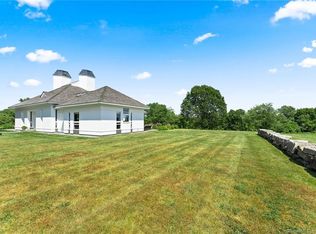 11 Lhirondelle Ln, Stonington, CT 06378