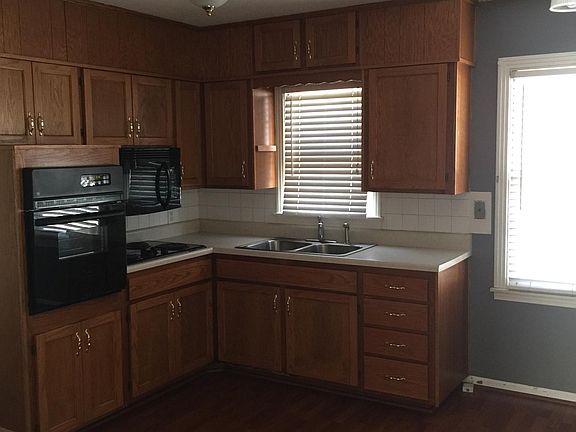 3rd image of 6420 Larsen Ln