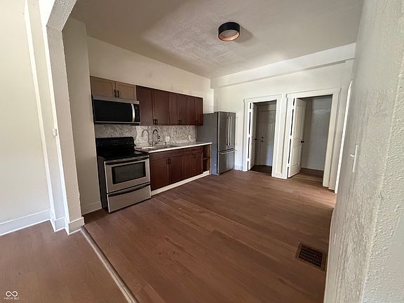 5th image of 1846 Lambert St