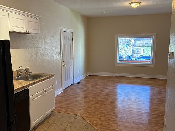 5th image of 121 Stratford Ave APT 2