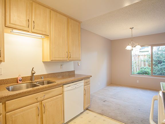 3rd image of 501 Latimer Cir
