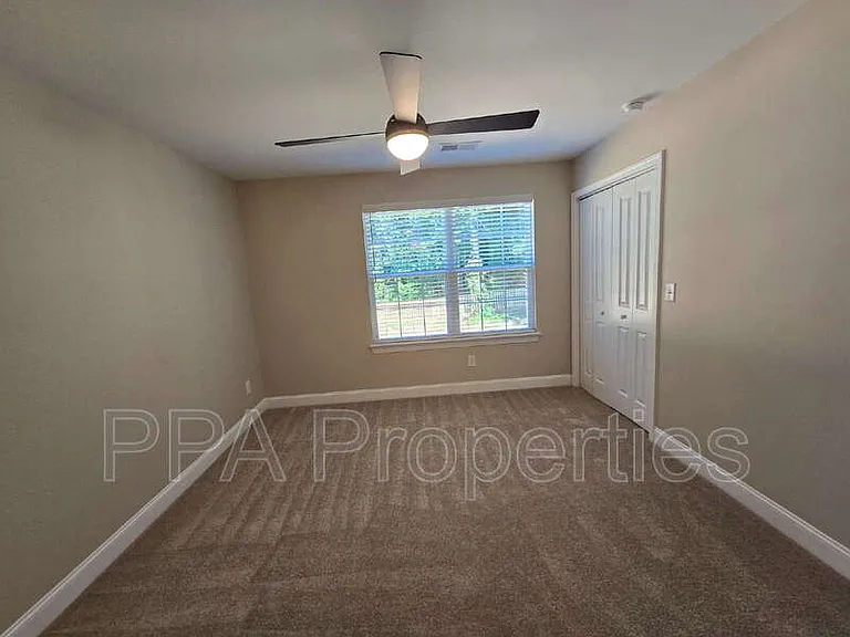 402 Giles St #B — Photo 60