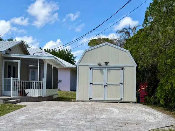 2326 SW 15th St Street SW, Vero Beach, FL 32962