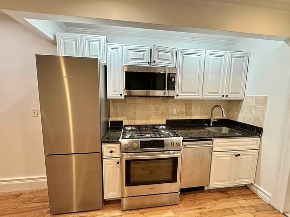 4th image of 309 E 37th St #3Y