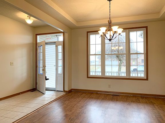 3rd image of 318 Highpoint Cir N