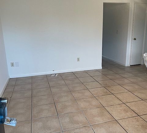 3rd image of 806 Angela Ave APT B