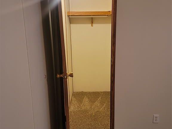 3rd image of 4219 Meadowview Dr