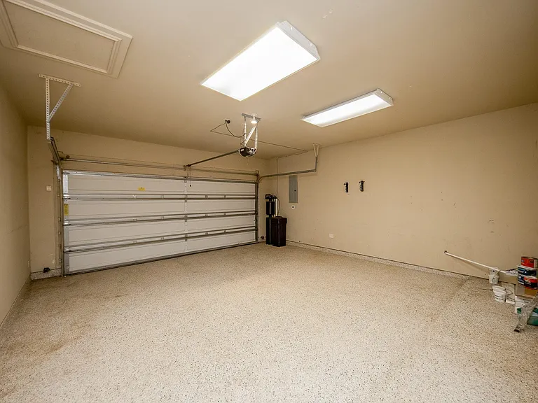 4019 Windmill Creek Dr — Photo 3