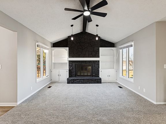 3rd image of 21202 Honeysuckle Dr