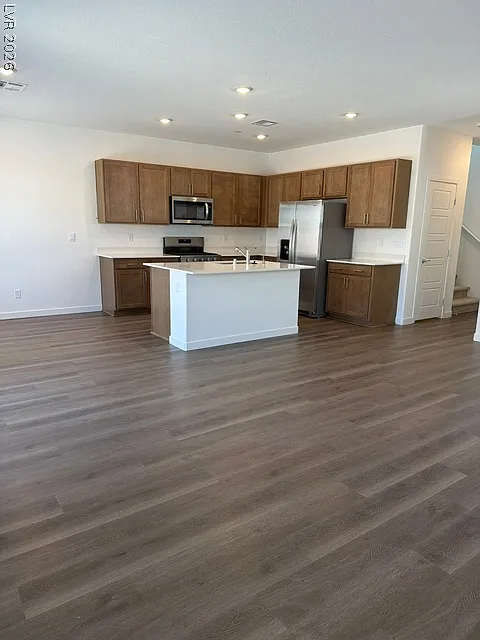4 bed, 2.5 bath, 1872 sqft, $2,450 — Photo 4