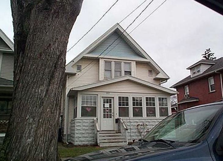 2nd image of 811 Delence St