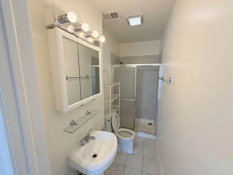 5659 N Spaulding Ave #3 — Photo 8