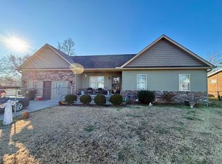 1136 W State Line Rd, Rossville, GA 30741