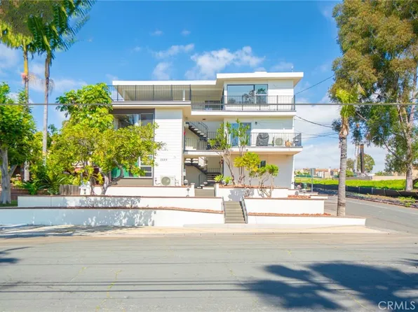 2699 E 20th St, Signal Hill, CA 90755