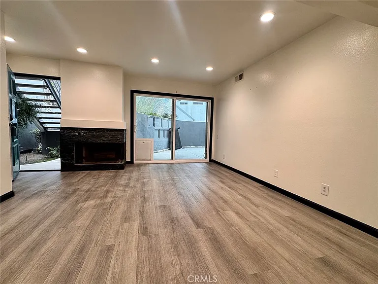 1159 Tivoli Ln — Photo 3