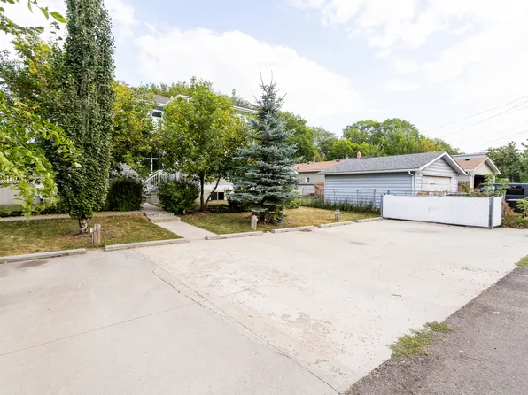 3 Bed and 1 Bed Suites Montrose Edmonton