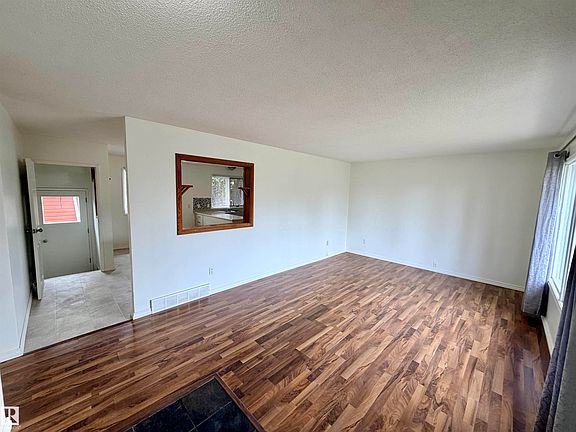 3rd image of 5113 45th St