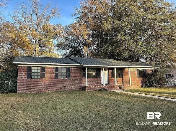 114 Avalon St, Brewton, AL 36426