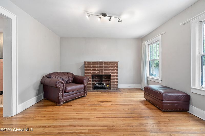 5th image of 5 Bleecker Place