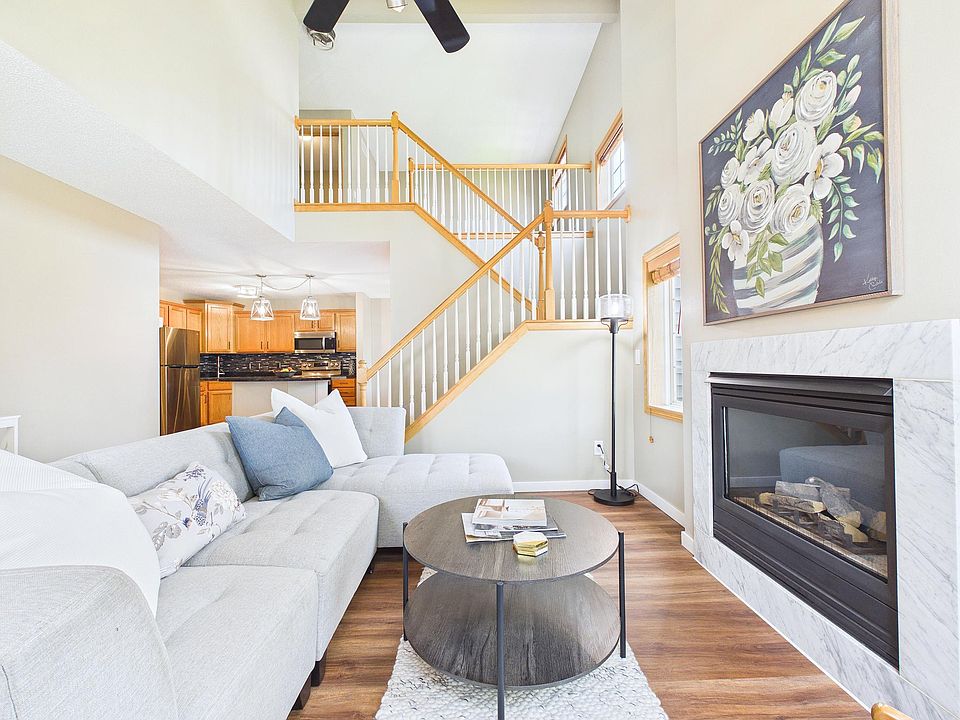 1st image of 2048 Willow Cir