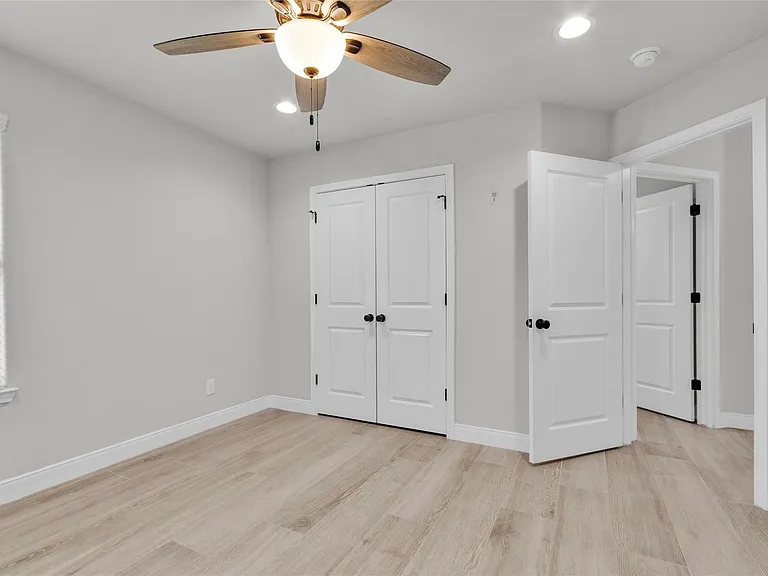 11087 Sutton Pl — Photo 22