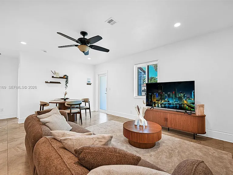 1328 N Andrews Ave — Photo 4