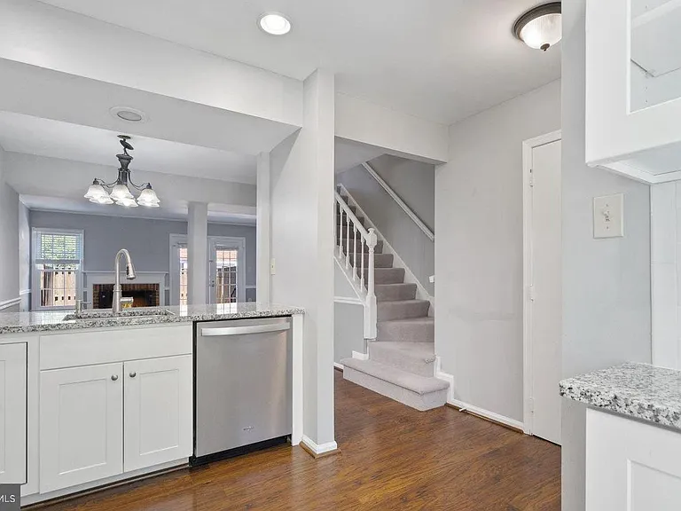 2522 S Arlington Mill Dr #D-4 — Photo 4