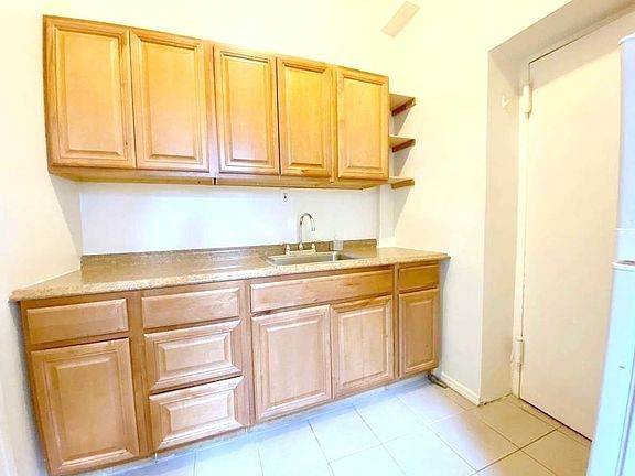4th image of 142 W 87th St #2C