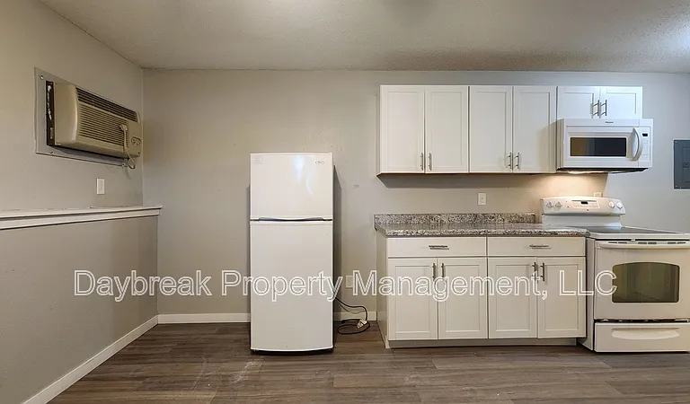 717 30th St N #4 — Photo 5