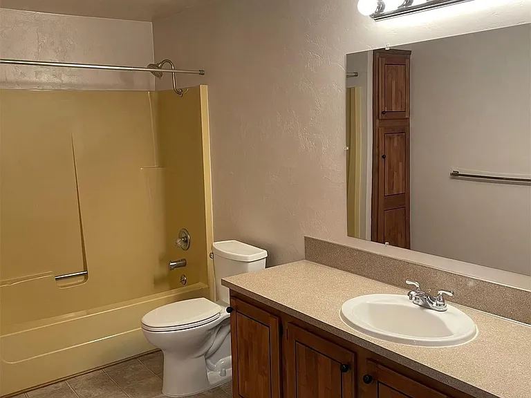 3626B Lorne St SE — Photo 6