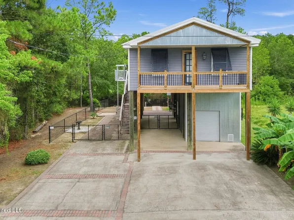 43 Fiber St, Bay Saint Louis, MS 39520