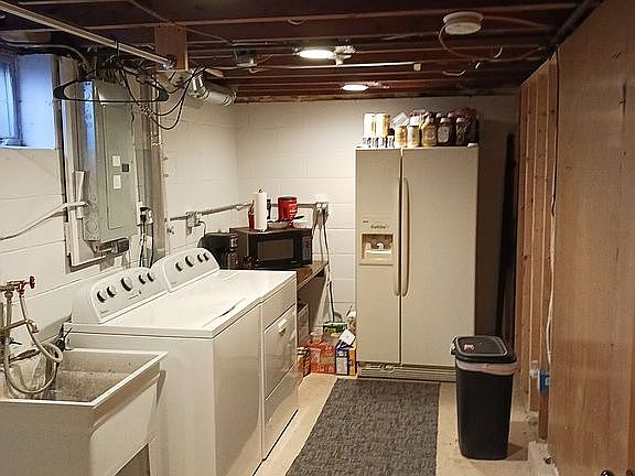 4th image of 11217 Bittersweet St NW
