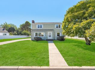 31 James St, Hicksville, NY 11801