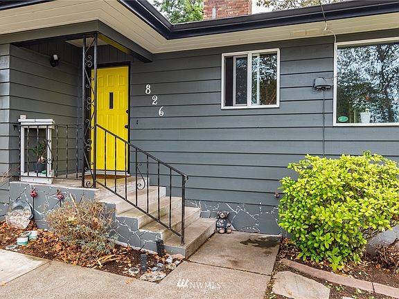 3rd image of 826 SE Pasek St